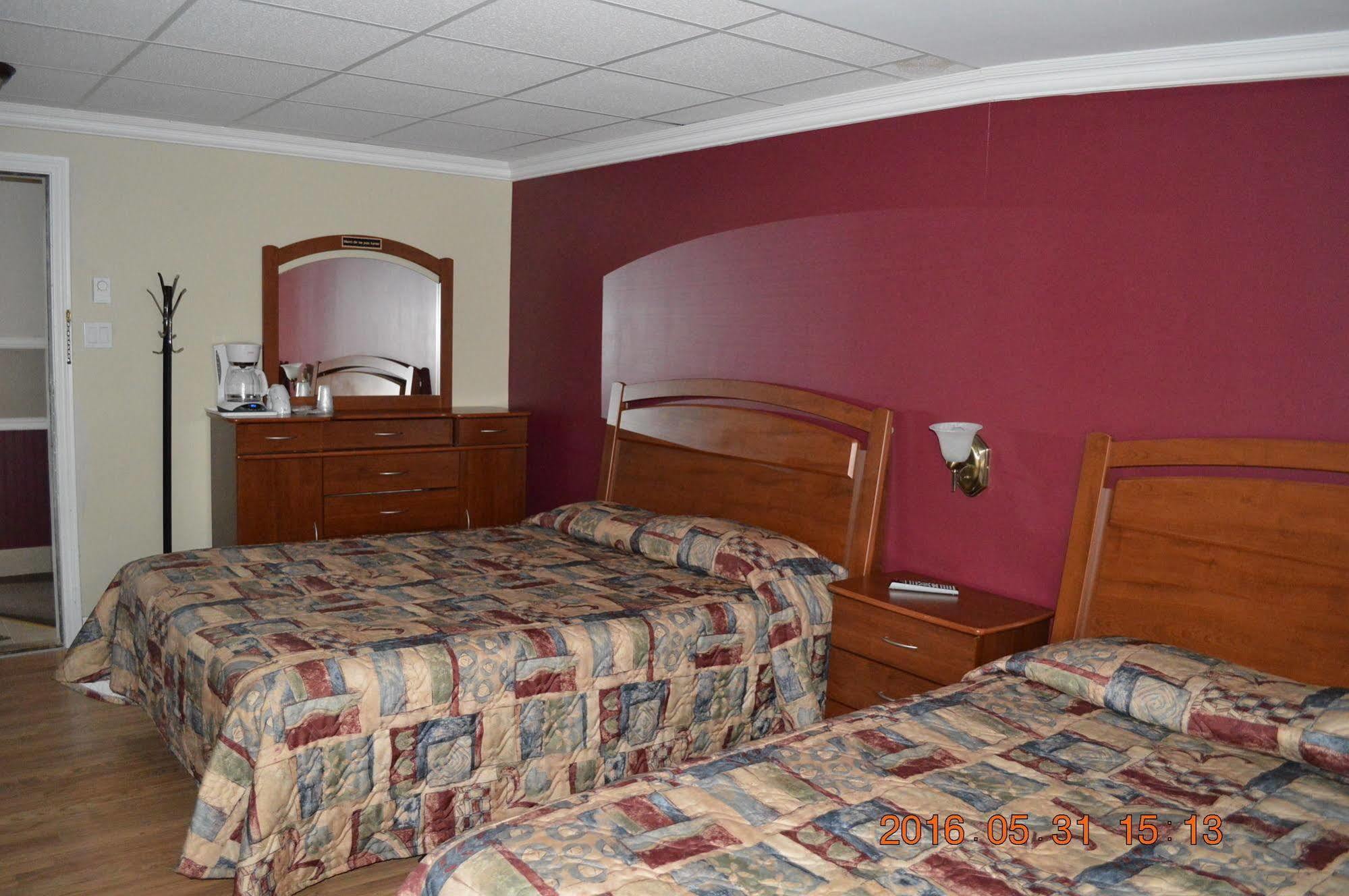 Motel-Auberge Hélene Victoriaville Exterior foto